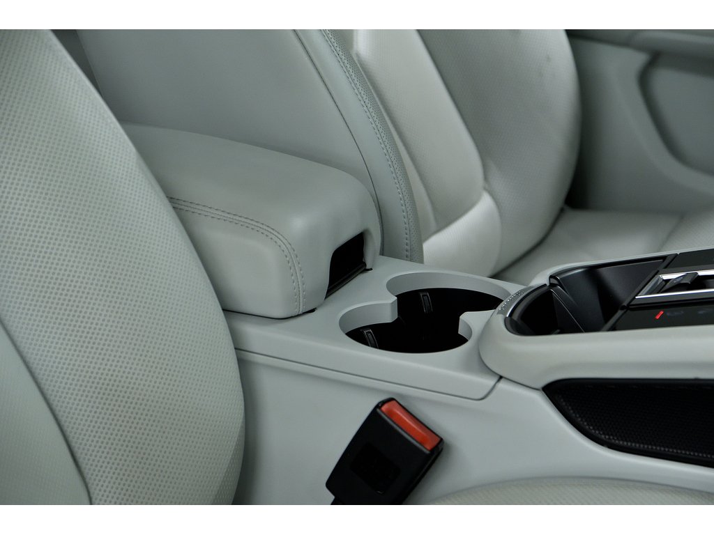 2024 Porsche Macan T AWD / Air Suspension / Premium Package in Laval, Quebec - 35 - w1024h768px