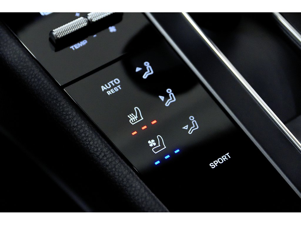 2024 Porsche Macan AWD in Laval, Quebec - 19 - w1024h768px