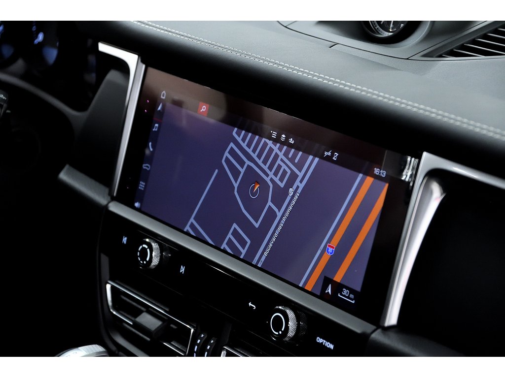 2024 Porsche Macan AWD in Laval, Quebec - 25 - w1024h768px