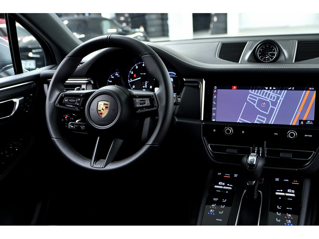 2024 Porsche Macan AWD in Laval, Quebec - 29 - w1024h768px