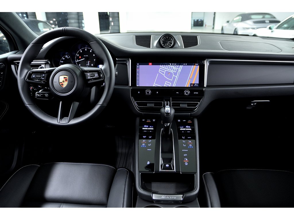 2024 Porsche Macan AWD in Laval, Quebec - 28 - w1024h768px