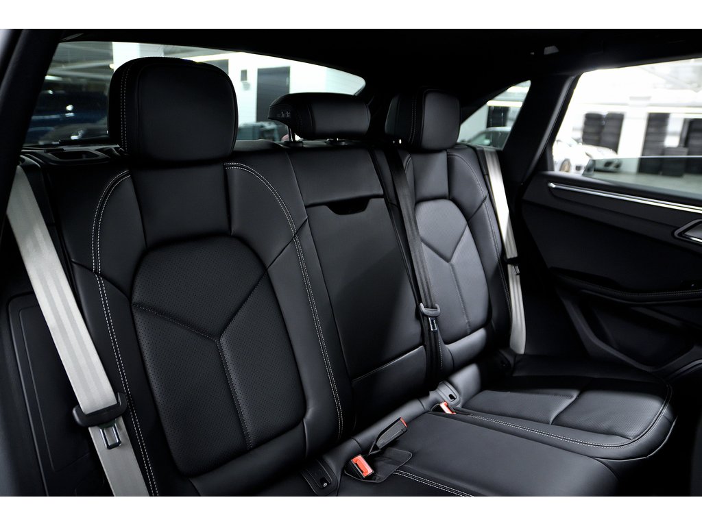 2024 Porsche Macan AWD in Laval, Quebec - 31 - w1024h768px