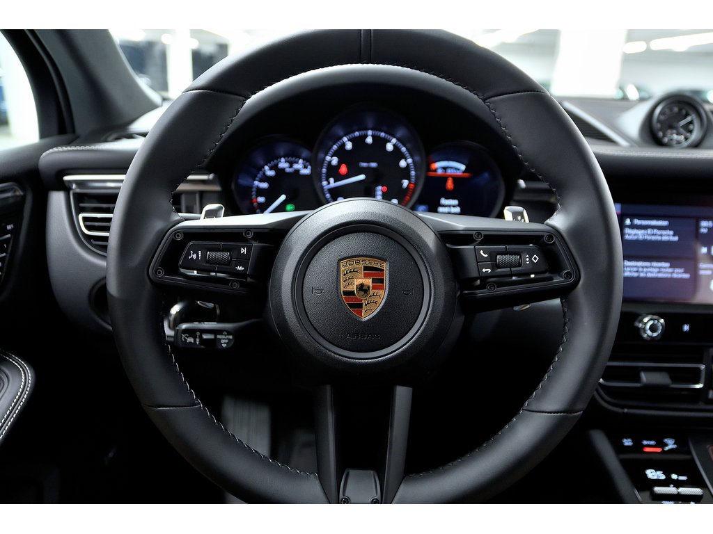 2024 Porsche Macan AWD in Laval, Quebec - 12 - w1024h768px