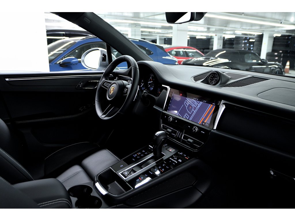 2024 Porsche Macan AWD in Laval, Quebec - 24 - w1024h768px