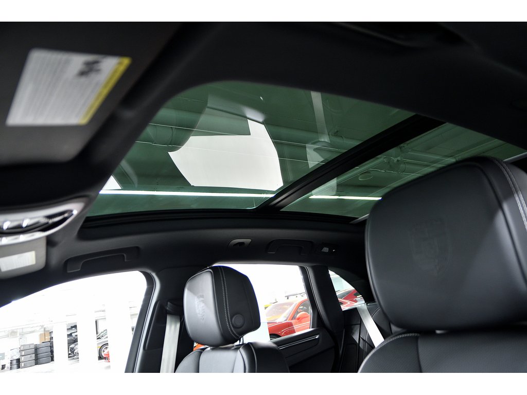 2024 Porsche Macan AWD in Laval, Quebec - 11 - w1024h768px