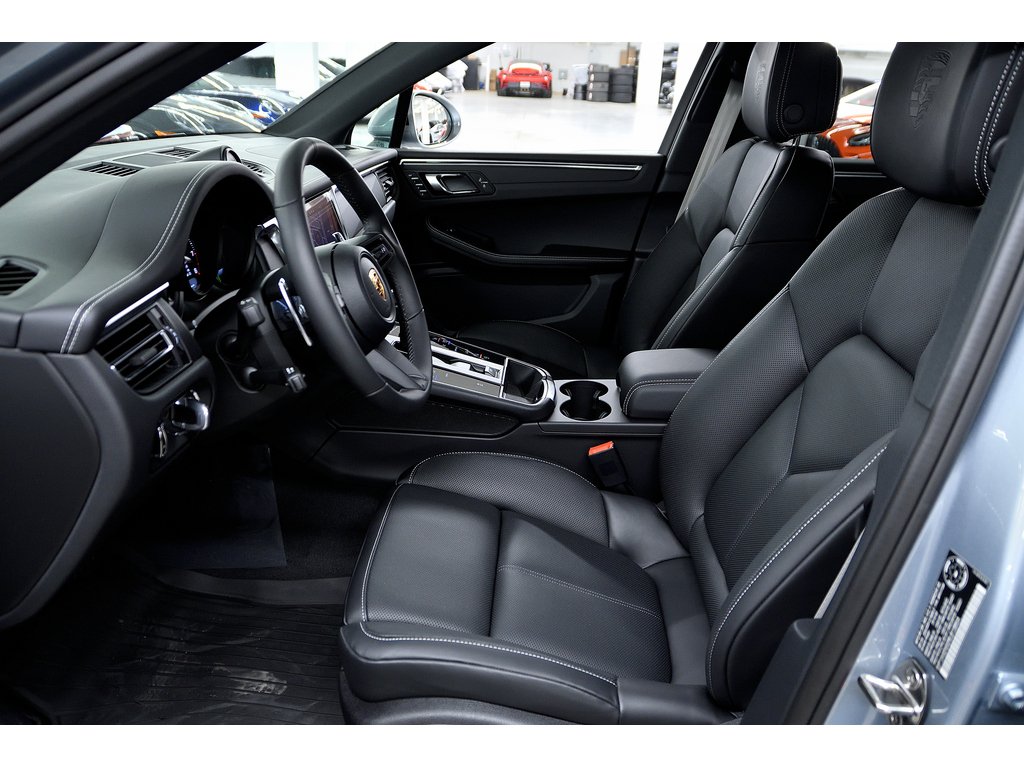 2024 Porsche Macan AWD in Laval, Quebec - 9 - w1024h768px