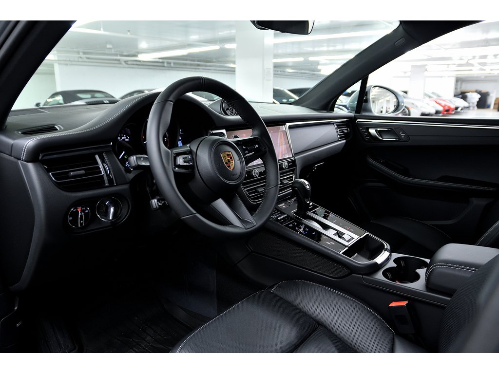 2024 Porsche Macan AWD in Laval, Quebec - 8 - w1024h768px