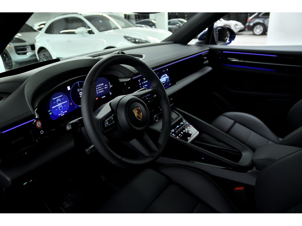2024 Porsche Macan Electric AWD / Premium / Sport Chrono / Rear Axle in Laval, Quebec - 23 - w1024h768px