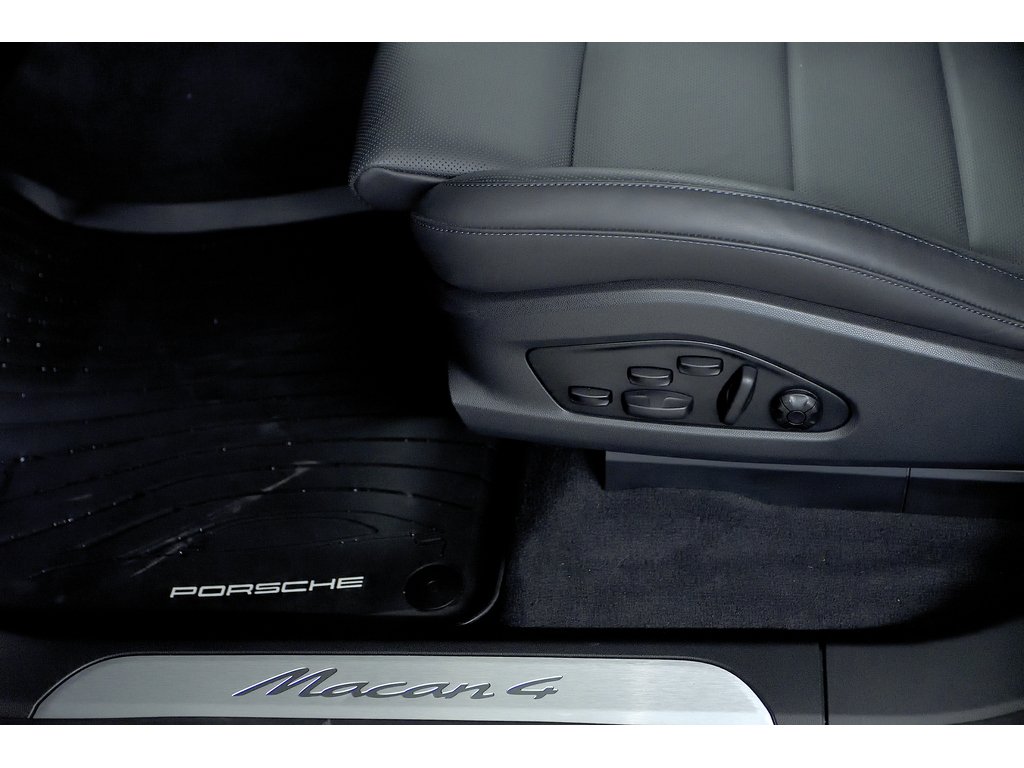 2024 Porsche Macan Electric AWD / Premium / Sport Chrono / Rear Axle in Laval, Quebec - 21 - w1024h768px