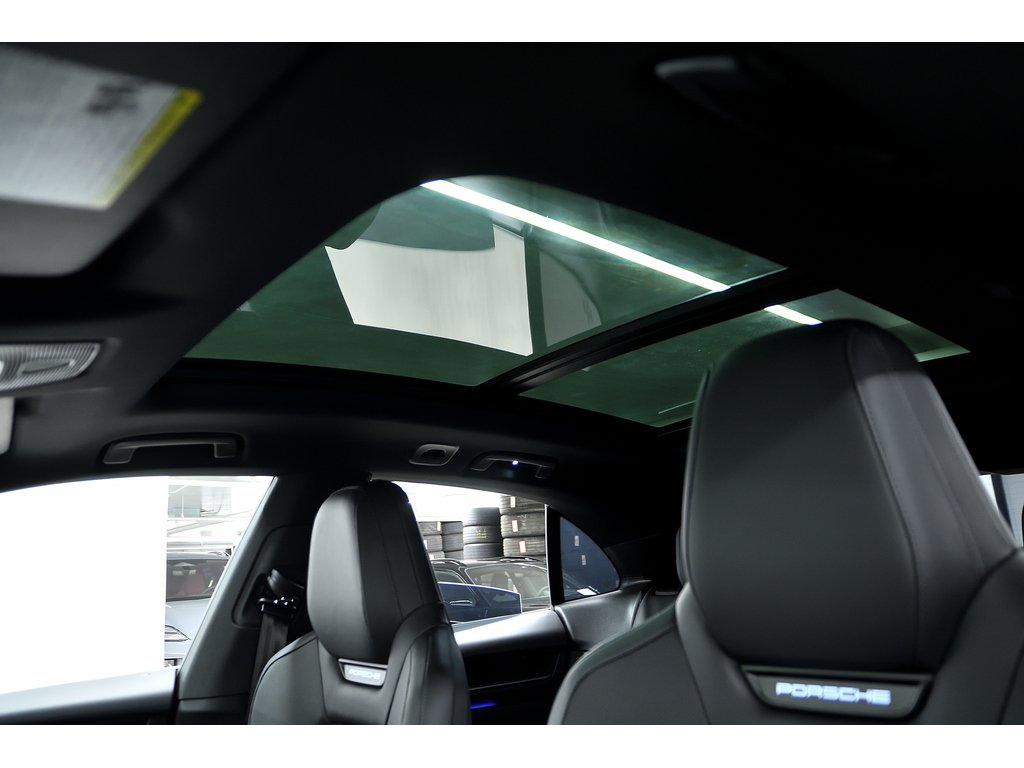 2024 Porsche Macan Electric AWD / Premium / Sport Chrono / Rear Axle in Laval, Quebec - 24 - w1024h768px