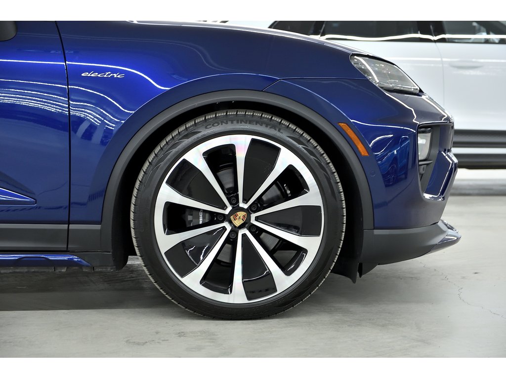 2024 Porsche Macan Electric AWD / Premium / Sport Chrono / Rear Axle in Laval, Quebec - 33 - w1024h768px