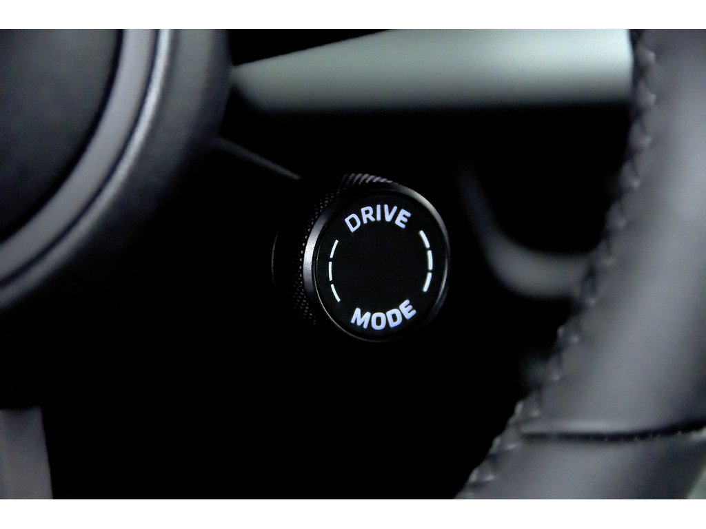 2024 Porsche Macan Electric AWD / Premium / Sport Chrono / Rear Axle in Laval, Quebec - 17 - w1024h768px