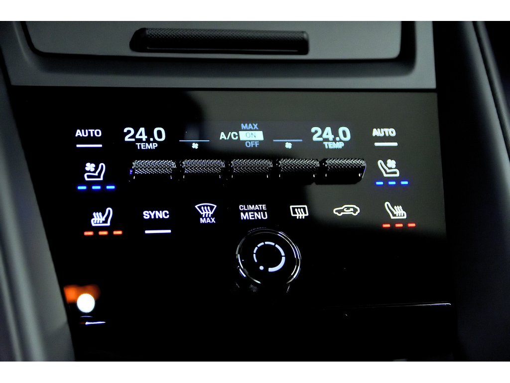 2024 Porsche Macan Electric AWD / Premium / Sport Chrono / Rear Axle in Laval, Quebec - 16 - w1024h768px