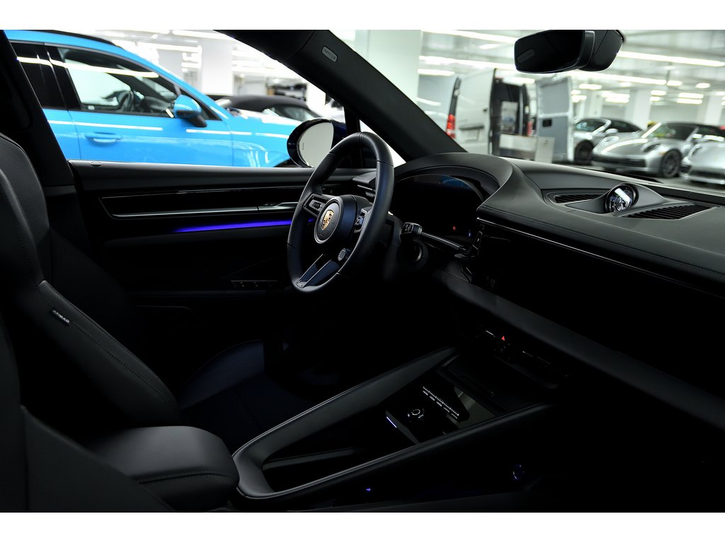 2024 Porsche Macan Electric AWD / Premium / Sport Chrono / Rear Axle in Laval, Quebec - 26 - w1024h768px