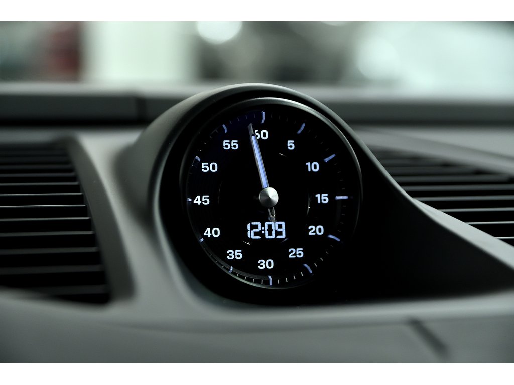 2024 Porsche Macan Electric AWD / Premium / Sport Chrono / Rear Axle in Laval, Quebec - 18 - w1024h768px