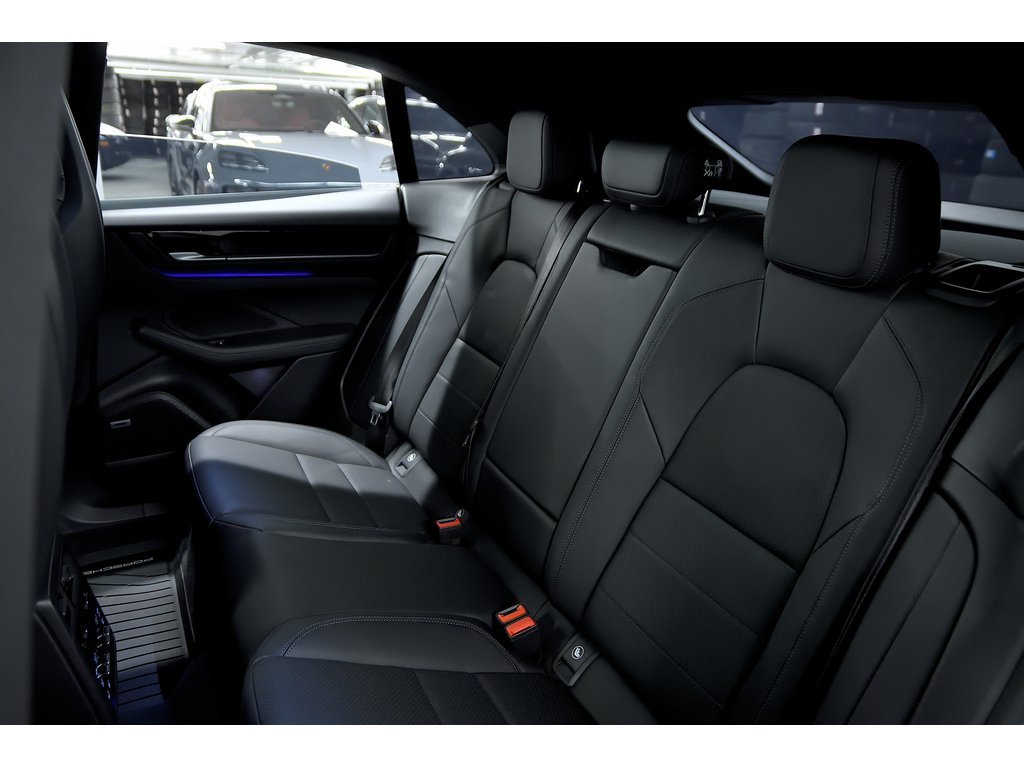 2024 Porsche Macan Electric AWD / Premium / Sport Chrono / Rear Axle in Laval, Quebec - 32 - w1024h768px