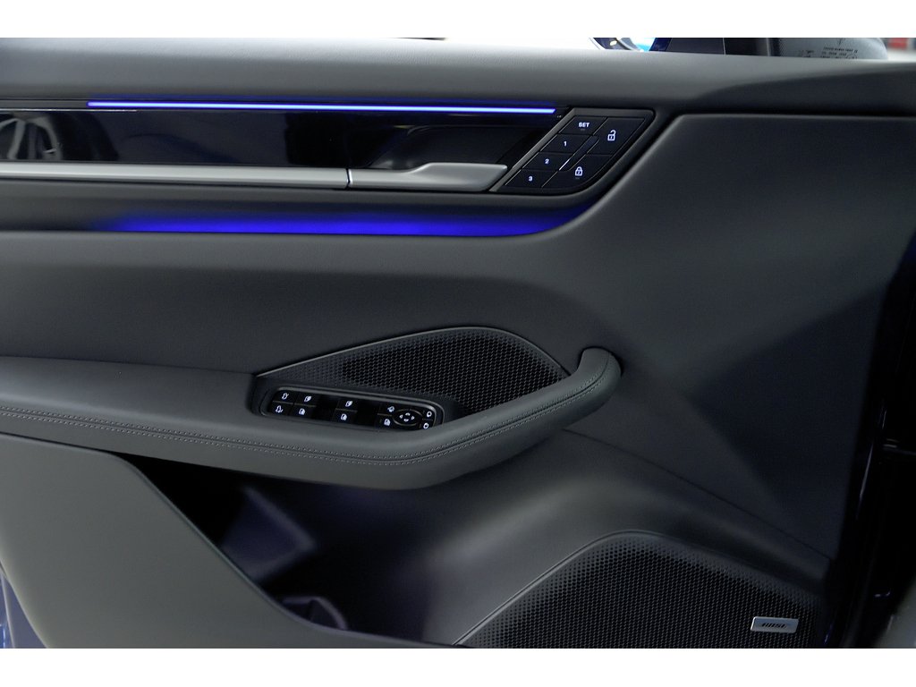 2024 Porsche Macan Electric AWD / Premium / Sport Chrono / Rear Axle in Laval, Quebec - 20 - w1024h768px