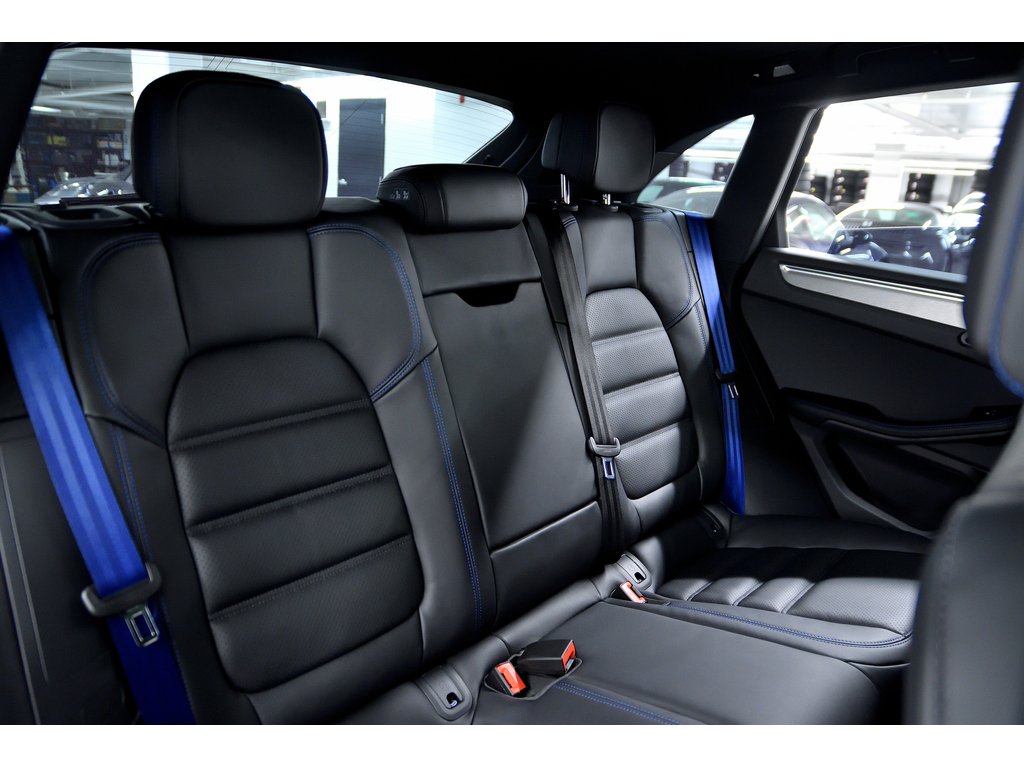 2024 Porsche Macan AWD / Premium Plus / BOSE in Laval, Quebec - 34 - w1024h768px