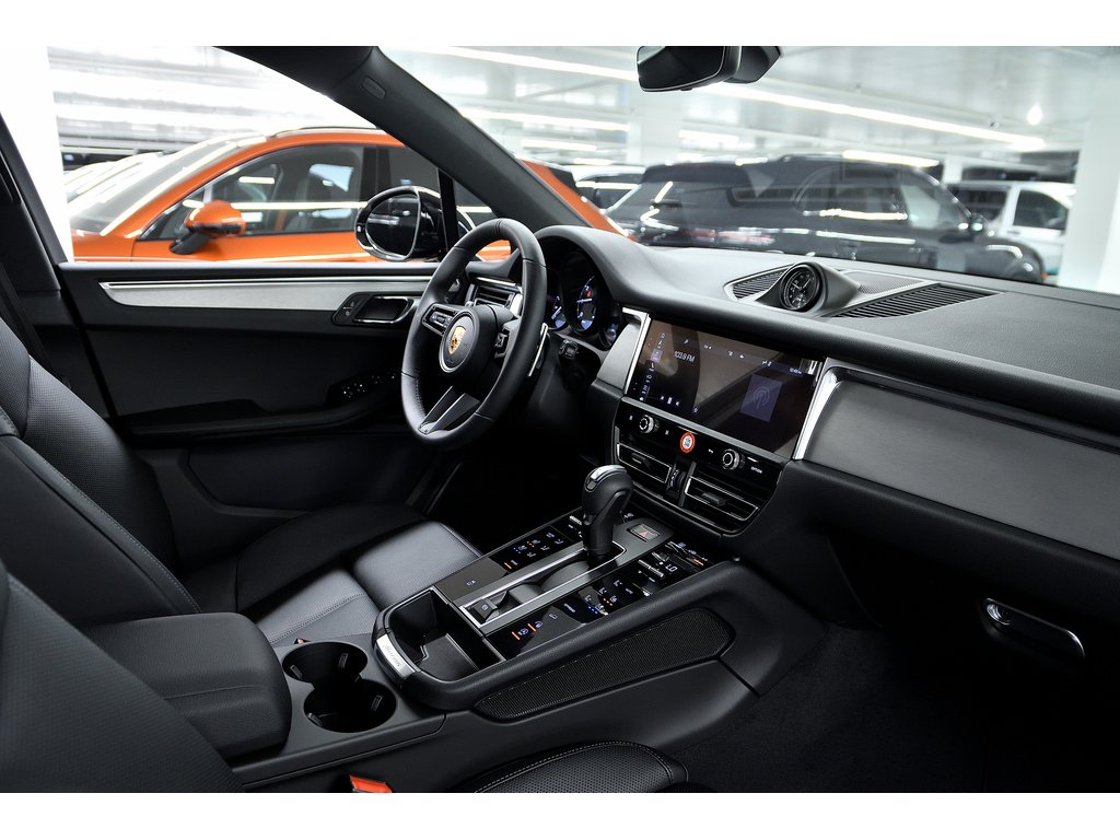 2024 Porsche Macan AWD / Premium Package Plus / BOSE in Laval, Quebec - 32 - w1024h768px