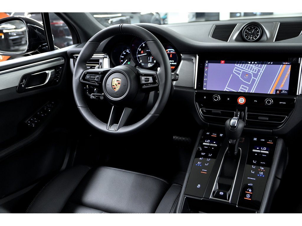 2024 Porsche Macan AWD / Premium Package Plus / BOSE in Laval, Quebec - 39 - w1024h768px