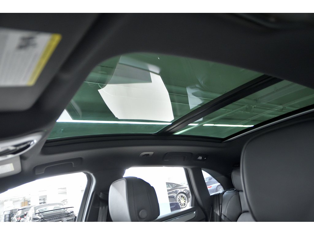 2024 Porsche Macan AWD / Premium Package Plus / BOSE in Laval, Quebec - 17 - w1024h768px