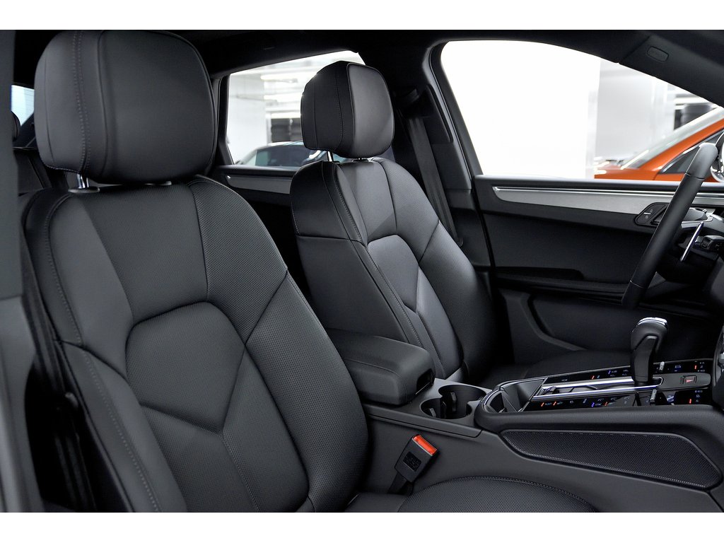 2024 Porsche Macan AWD / Premium Package Plus / BOSE in Laval, Quebec - 35 - w1024h768px
