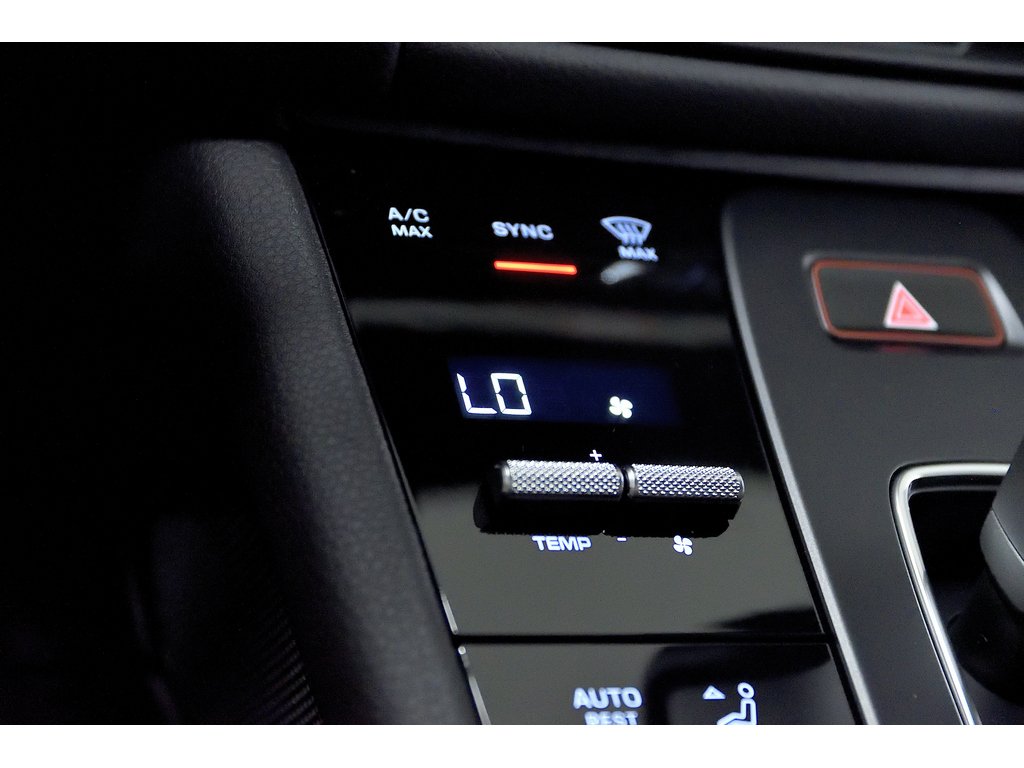 2024 Porsche Macan AWD / Premium Package Plus / BOSE in Laval, Quebec - 30 - w1024h768px