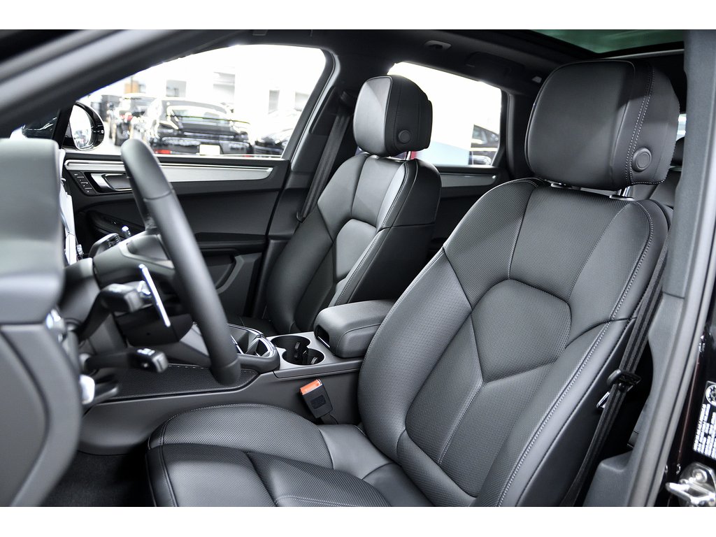 2024 Porsche Macan AWD / Premium Package Plus / BOSE in Laval, Quebec - 18 - w1024h768px