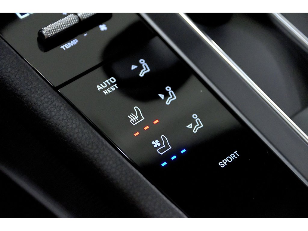 2024 Porsche Macan AWD / Premium Package Plus / BOSE in Laval, Quebec - 24 - w1024h768px