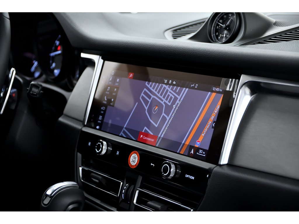 2024 Porsche Macan AWD / Premium Package Plus / BOSE in Laval, Quebec - 33 - w1024h768px