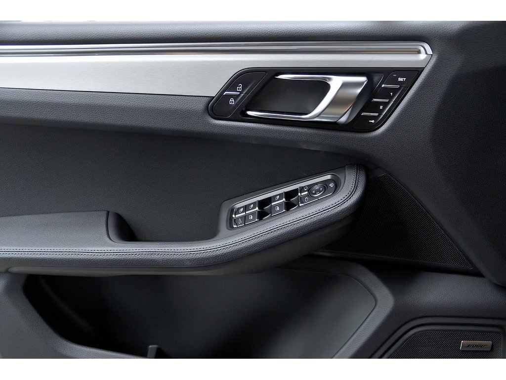 2024 Porsche Macan AWD / Premium Package Plus / BOSE in Laval, Quebec - 31 - w1024h768px