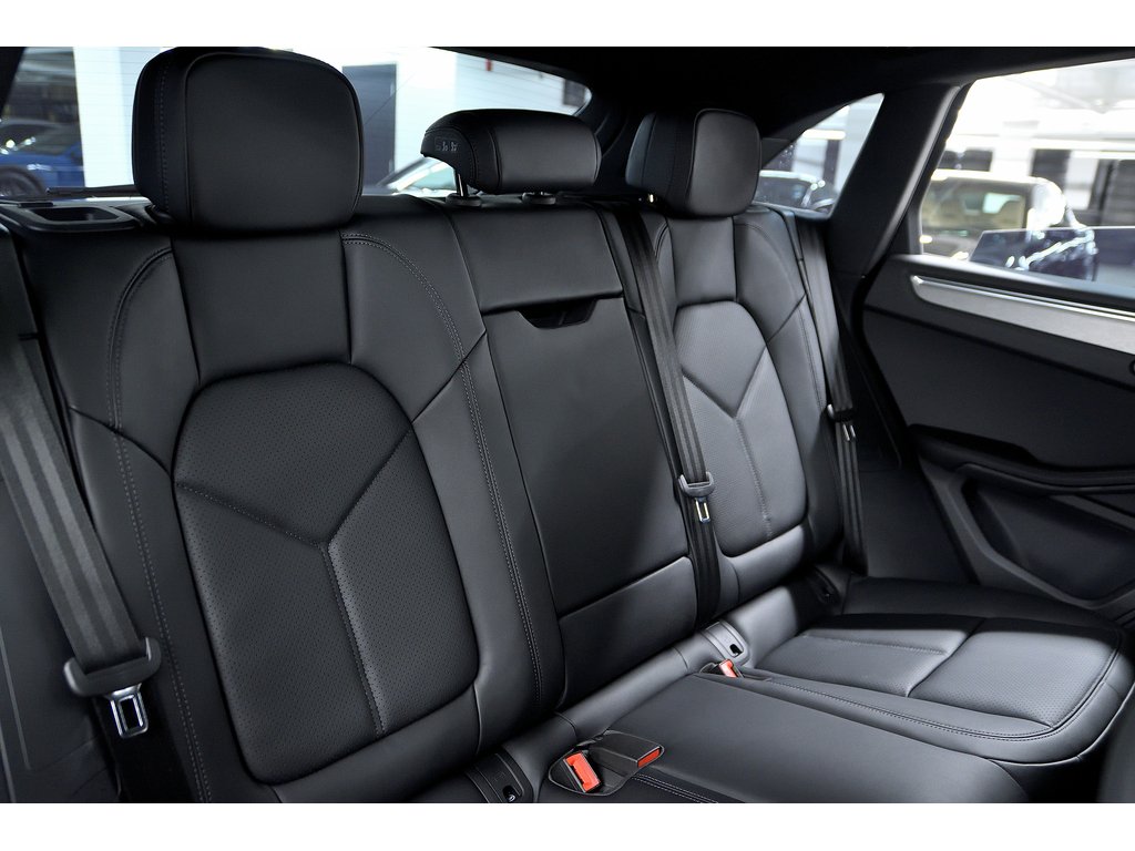 2024 Porsche Macan AWD / Premium Package Plus / BOSE in Laval, Quebec - 37 - w1024h768px