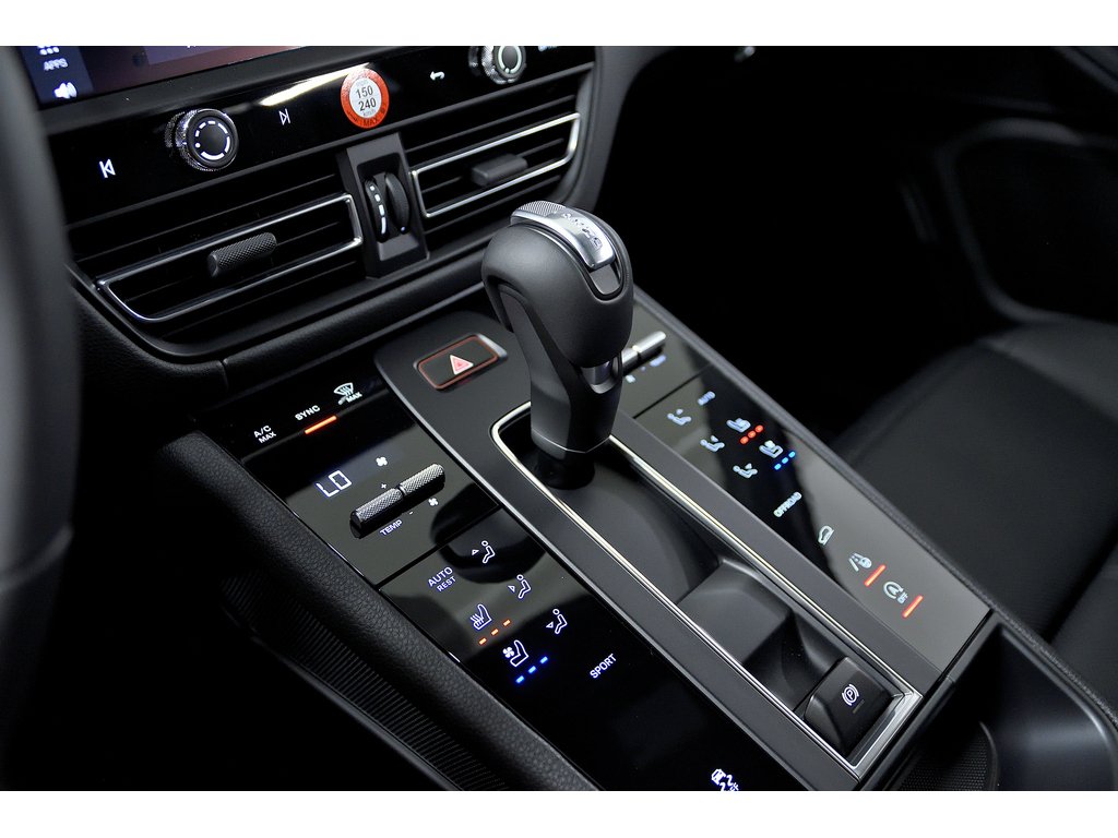 2024 Porsche Macan AWD / Premium Package Plus / BOSE in Laval, Quebec - 23 - w1024h768px
