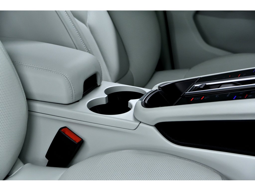 Porsche Macan AWD / Premium Package Plus / BOSE 2024 à Laval, Québec - 34 - w1024h768px