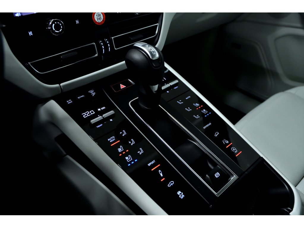 Porsche Macan AWD / Premium Package Plus / BOSE 2024 à Laval, Québec - 24 - w1024h768px