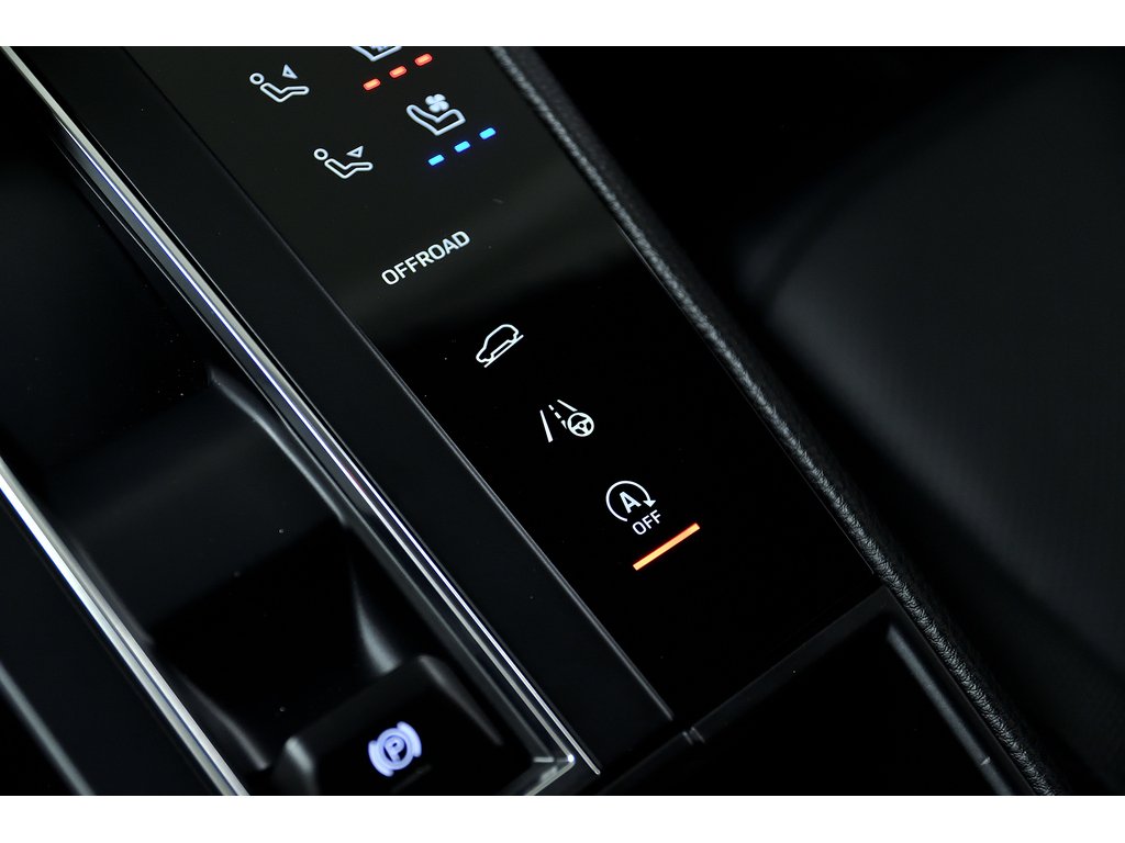 2024 Porsche Macan AWD / Premium Plus Package / BOSE in Laval, Quebec - 24 - w1024h768px