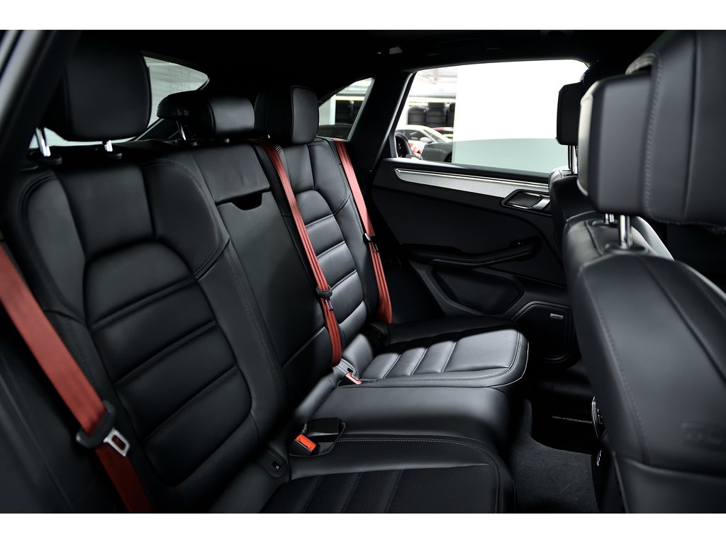 2024 Porsche Macan AWD / Premium Plus Package / BOSE in Laval, Quebec - 34 - w1024h768px