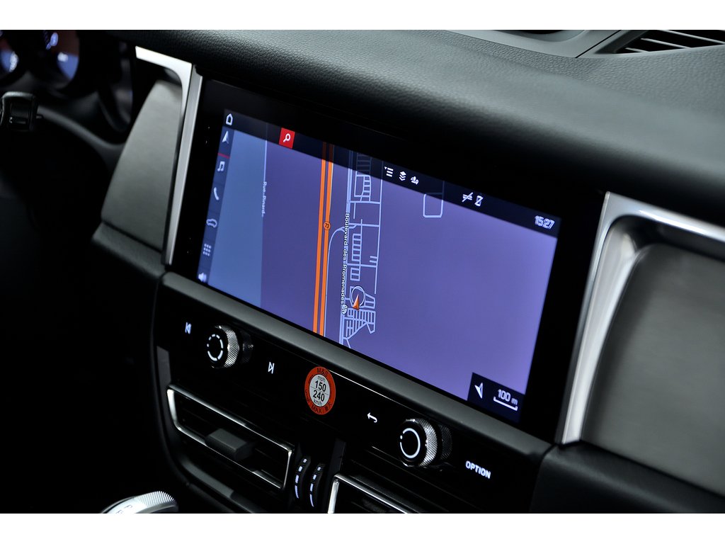 2024 Porsche Macan AWD / Premium Plus Package / BOSE in Laval, Quebec - 30 - w1024h768px