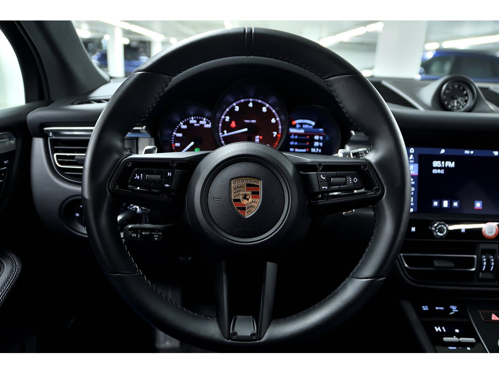 2024 Porsche Macan AWD / Premium Plus Package / BOSE in Laval, Quebec - 16 - w1024h768px
