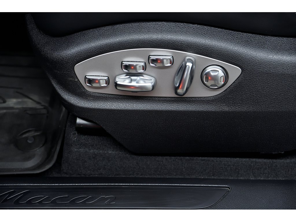 2024 Porsche Macan AWD / Premium Plus Package / BOSE in Laval, Quebec - 14 - w1024h768px