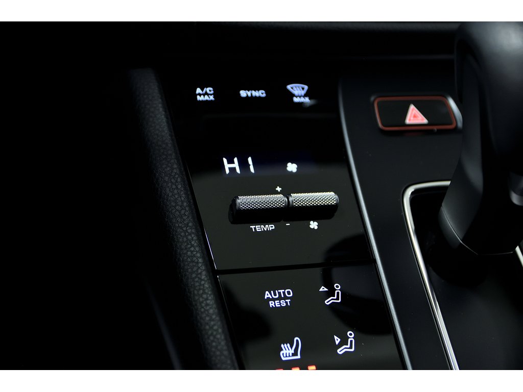 2024 Porsche Macan AWD / Premium Plus Package / BOSE in Laval, Quebec - 25 - w1024h768px