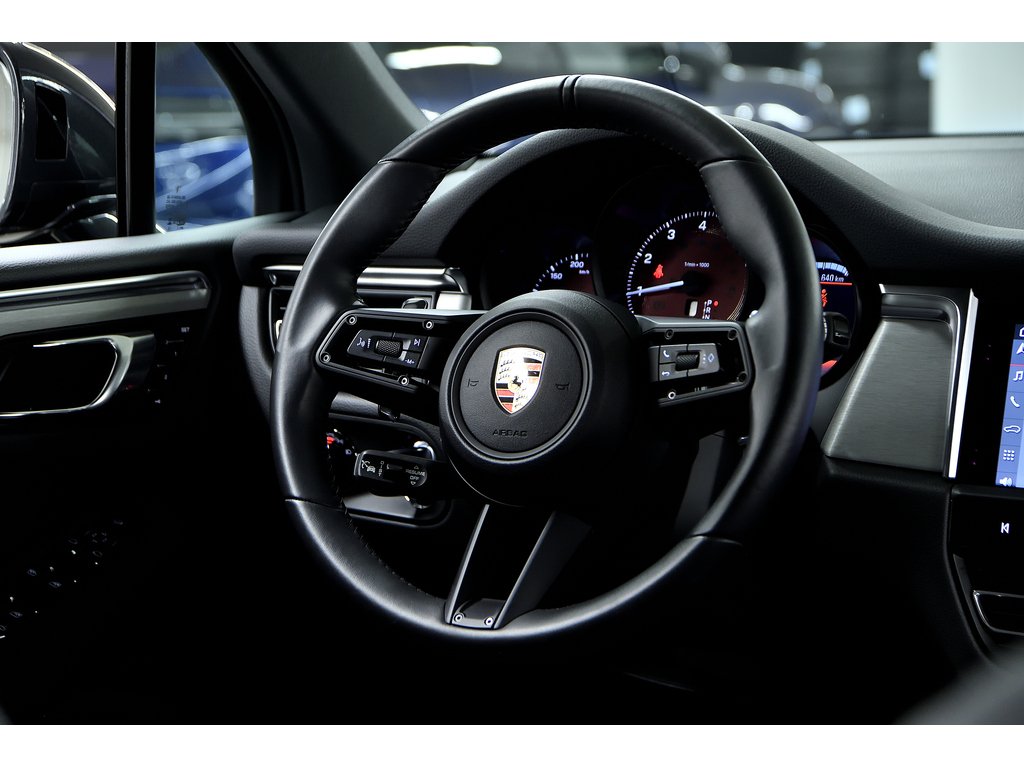 2024 Porsche Macan AWD / Premium Plus Package / BOSE in Laval, Quebec - 36 - w1024h768px