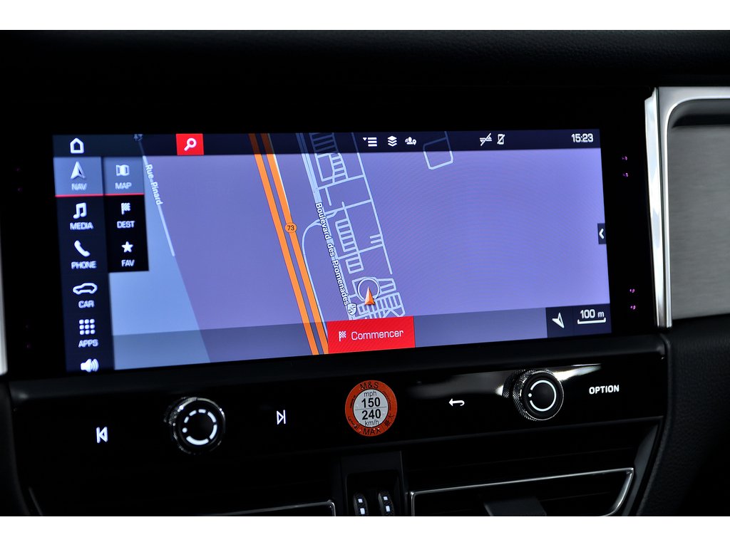 2024 Porsche Macan AWD / Premium Plus Package / BOSE in Laval, Quebec - 20 - w1024h768px