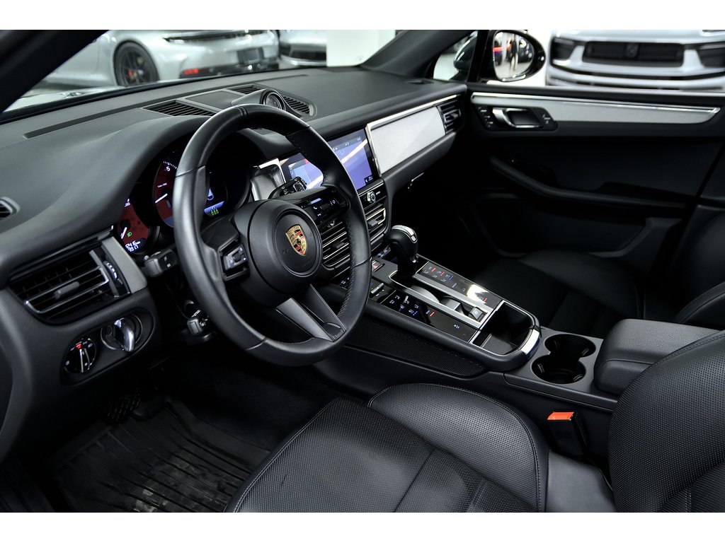 2024 Porsche Macan AWD / Premium Plus Package / BOSE in Laval, Quebec - 12 - w1024h768px
