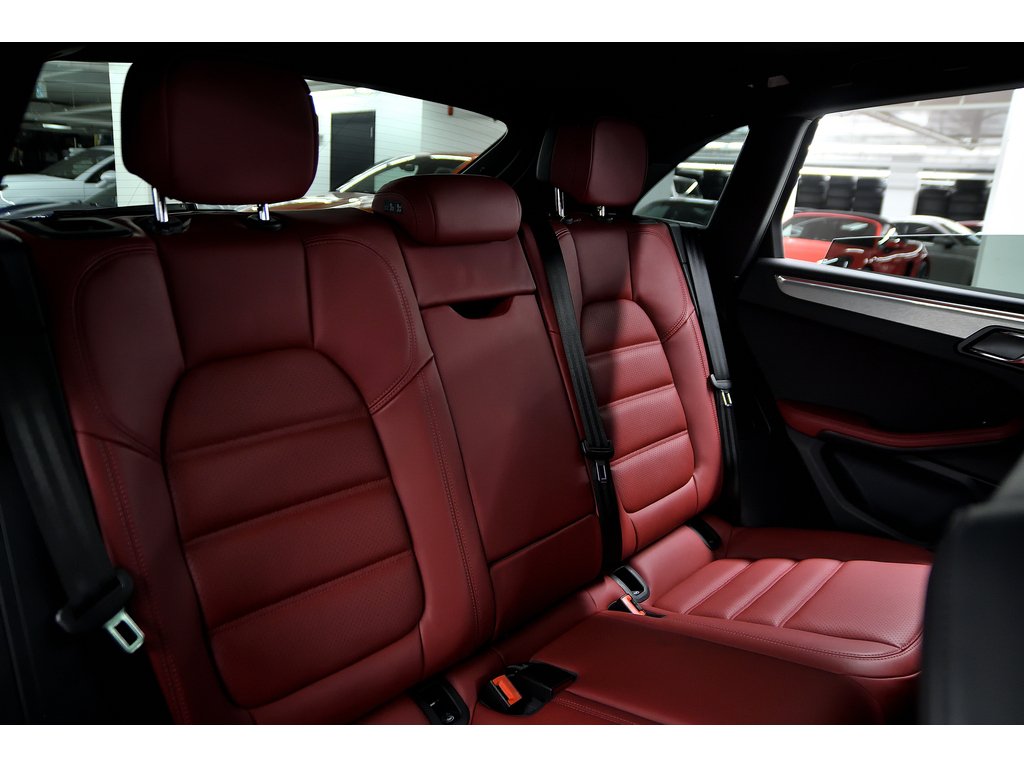 2024 Porsche Macan AWD / Premium Plus Package / BOSE / 18 Ways in Laval, Quebec - 31 - w1024h768px