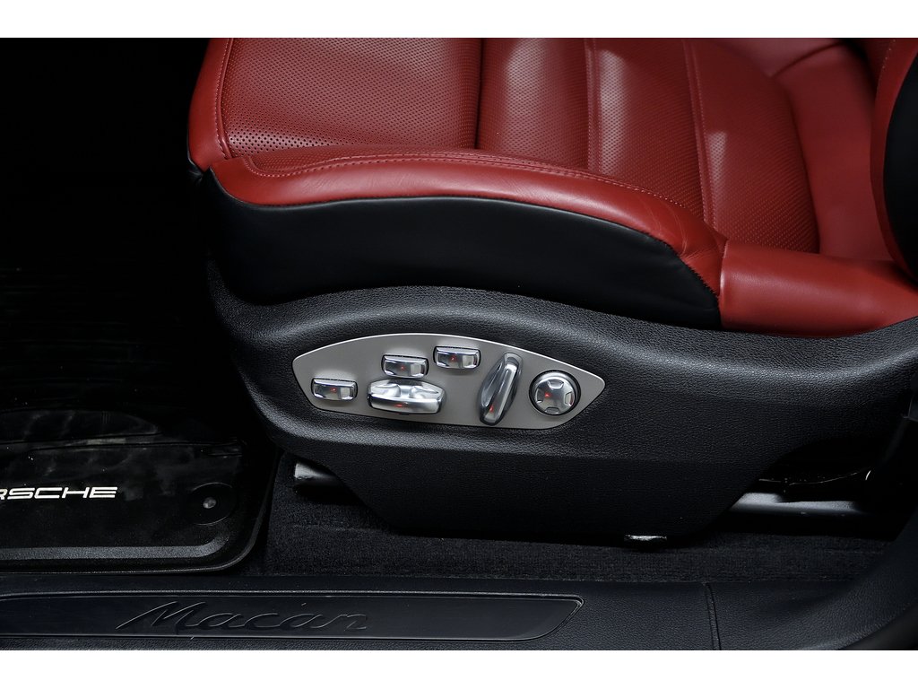 2024 Porsche Macan AWD / Premium Plus Package / BOSE / 18 Ways in Laval, Quebec - 12 - w1024h768px