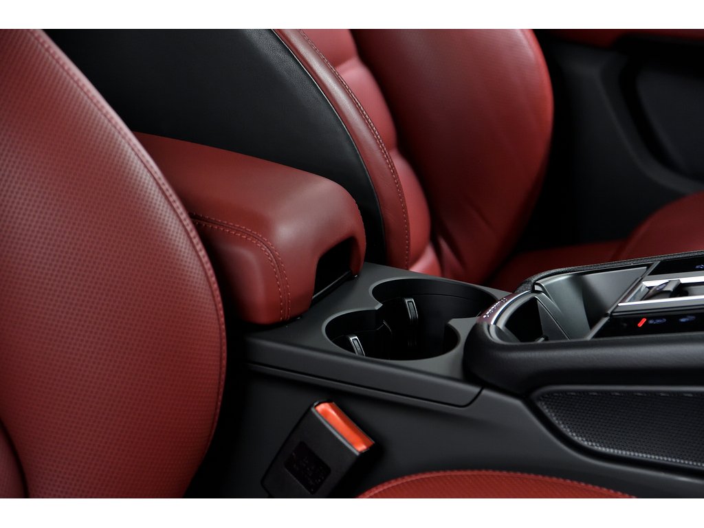 2024 Porsche Macan AWD / Premium Plus Package / BOSE / 18 Ways in Laval, Quebec - 30 - w1024h768px