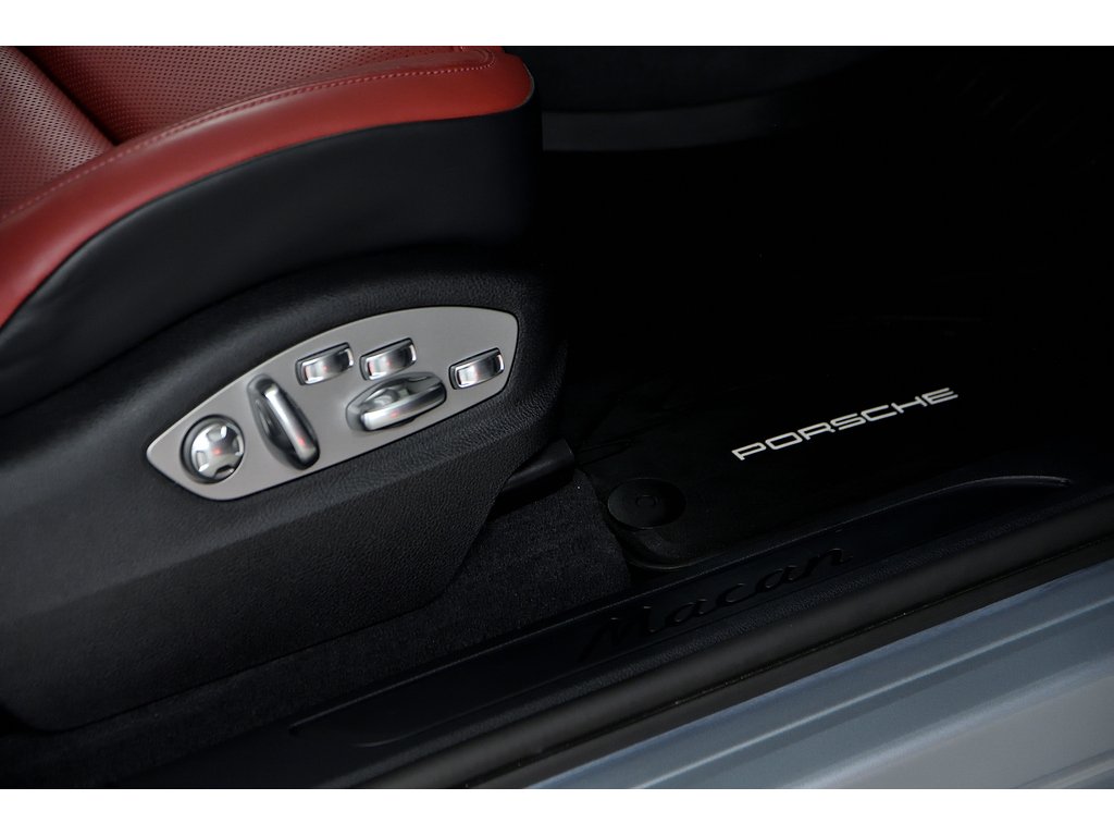 2024 Porsche Macan AWD / Premium Plus Package / BOSE / 18 Ways in Laval, Quebec - 28 - w1024h768px