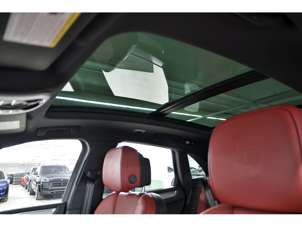 2024 Porsche Macan AWD / Premium Plus Package / BOSE / 18 Ways in Laval, Quebec - 14 - w1024h768px