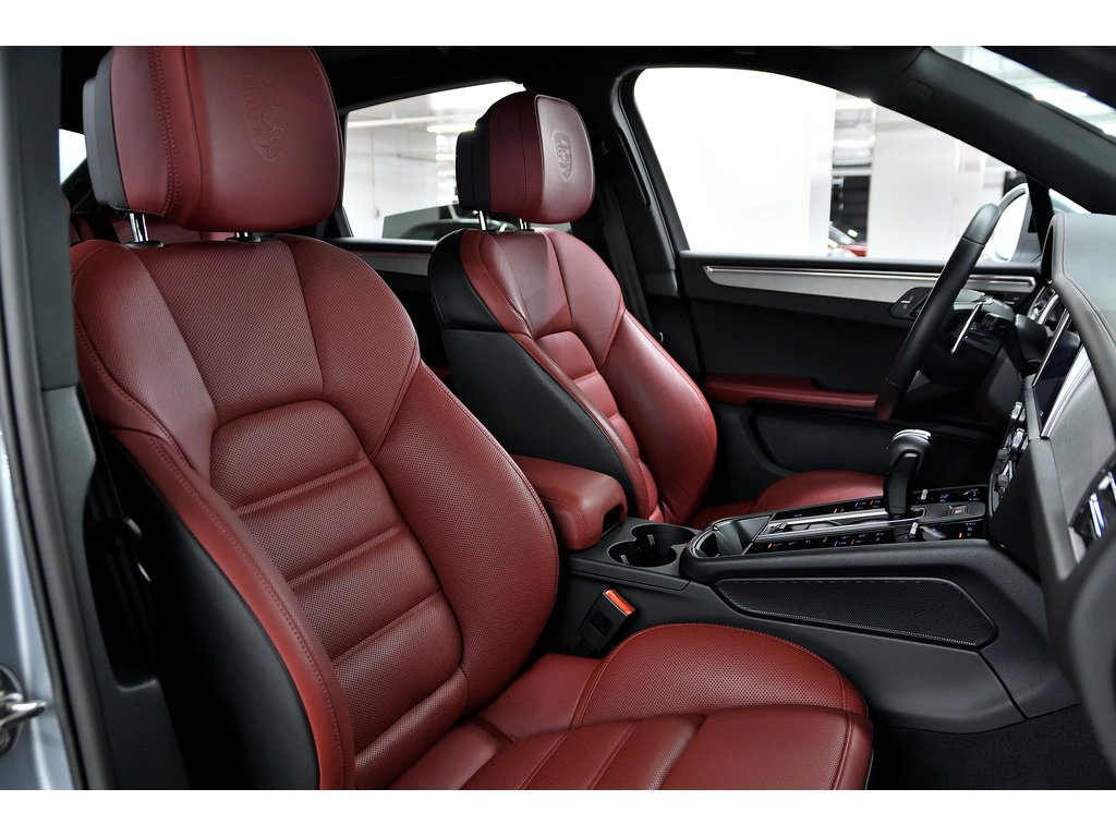 2024 Porsche Macan AWD / Premium Plus Package / BOSE / 18 Ways in Laval, Quebec - 29 - w1024h768px